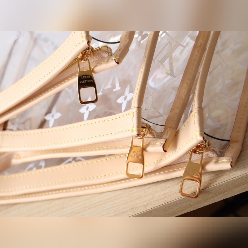 M11390透明三件套  一套3種不同尺寸的路易威登經典化妝包的“套裝3波什香