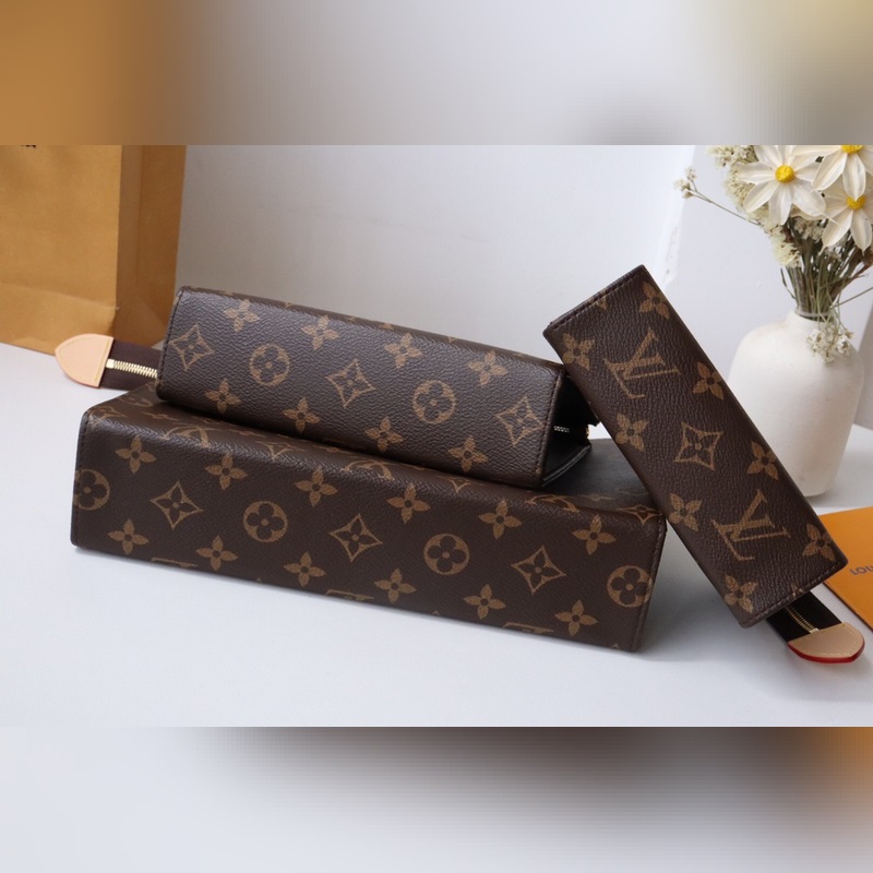 M47195三件套  一套3種不同尺寸的路易威登經典化妝包的“套裝3波什香水”