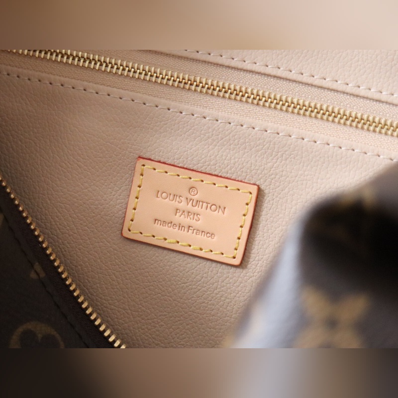 頂級原單 M46458  本款化妝包選用經典 Monogram 塗層帆布和金屬件