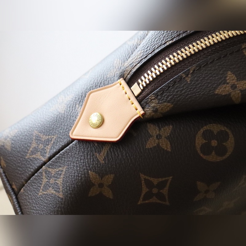 頂級原單 M46458  本款化妝包選用經典 Monogram 塗層帆布和金屬件