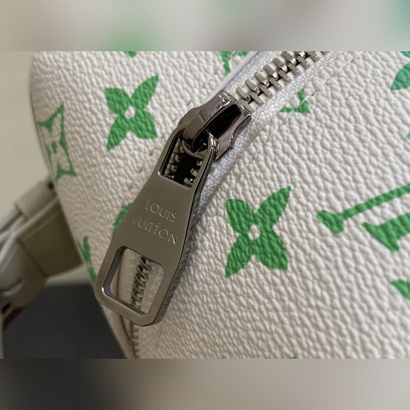 【臺灣貨】M14034白色漸變 化妝包洗漱包 本款 Locker Dopp Ki