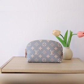 M12440淺灰 本款 Pochette Cosmétique 小號(hào)化妝包拼接