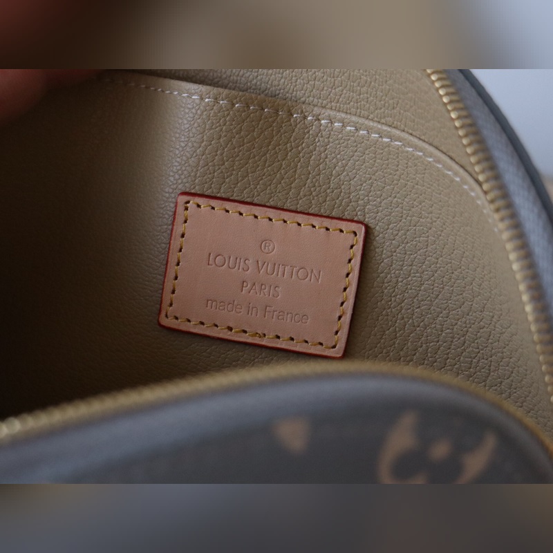 M12440淺灰 本款 Pochette Cosmétique 小號化妝包拼接