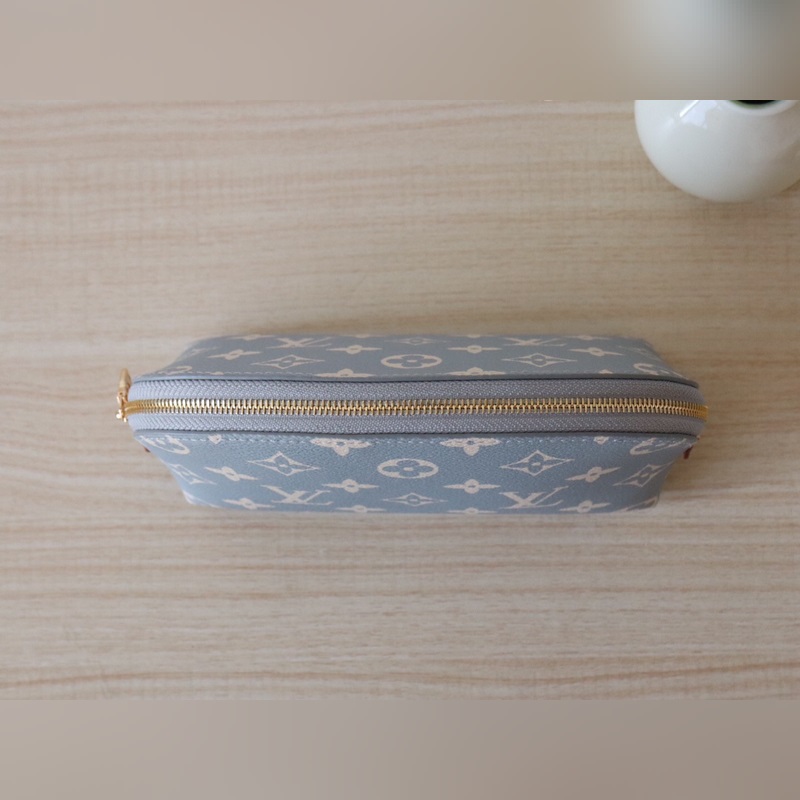 M12440淺灰 本款 Pochette Cosmétique 小號化妝包拼接