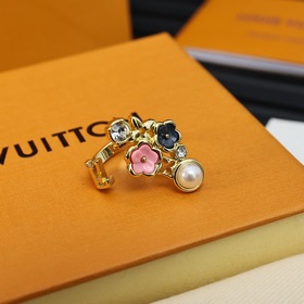 LV路易威登 繁花戒指，非常精緻有設計感的戒指，太太太高級了。創意造型時尚感十