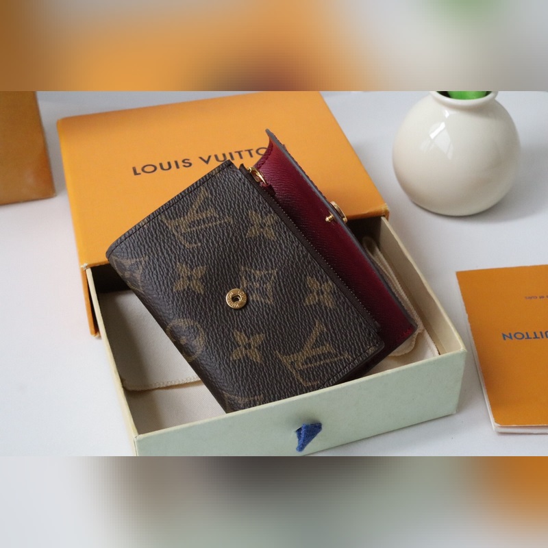 M82333皮面  ROSALIE 零錢包！選用 Monogram 和 Mon