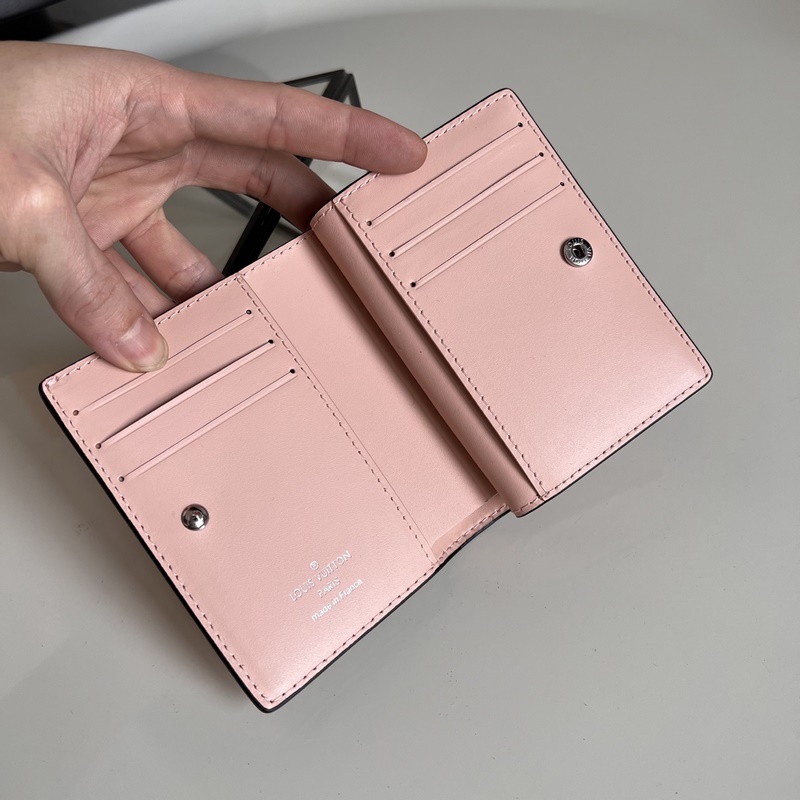 芯片版 頂級原單M80817粉色 這款Cléa錢包設計雅緻精巧，選用柔軟Mahi