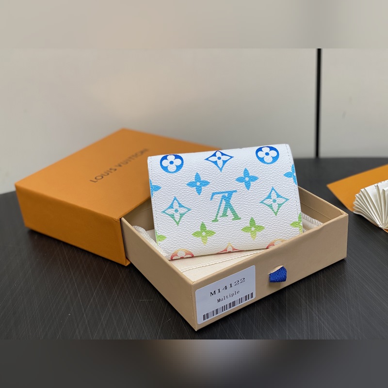 【臺灣貨】M14122白色漸變 三折錢包 Victor 錢包 這款優雅的Vict