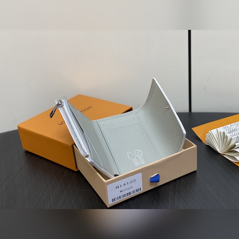 【臺灣貨】M14122白色漸變 三折錢包 Victor 錢包 這款優雅的Vict