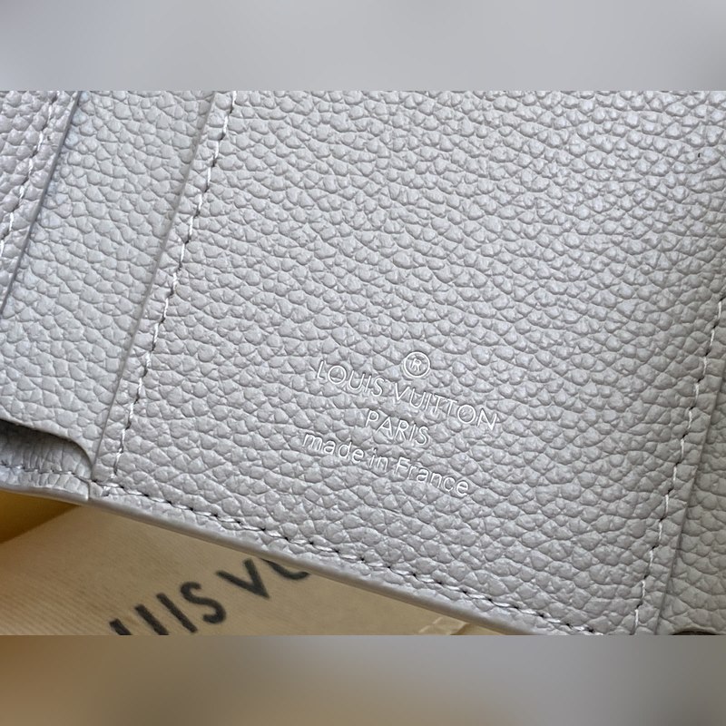 【臺灣貨】M13798香芋紫 全皮三折錢包 VICTORINE 錢夾 本款 Vi