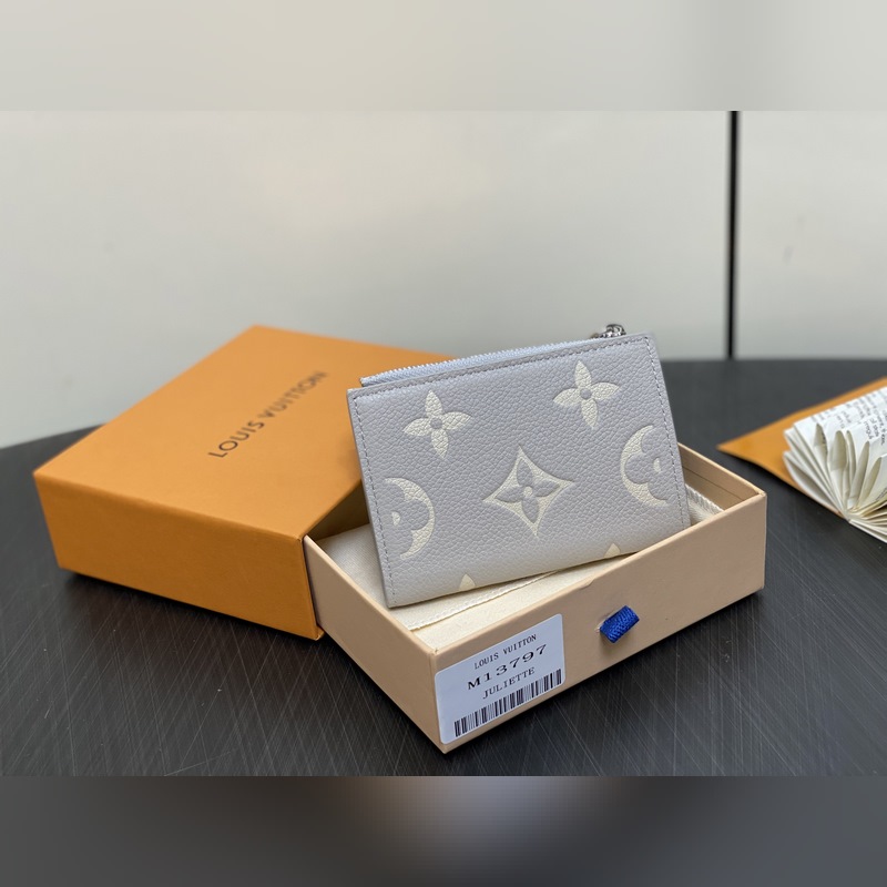 【臺灣貨】M13797芋泥紫（絲印） 全皮兩折錢包 Lisa 錢夾 用象征Mai