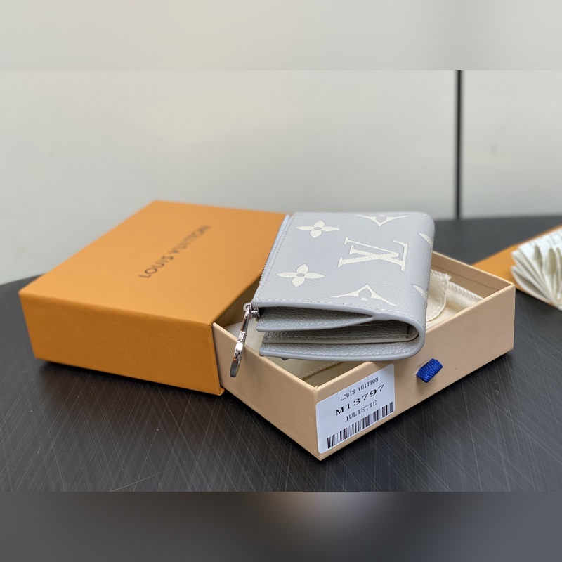 【臺灣貨】M13797芋泥紫（絲印） 全皮兩折錢包 Lisa 錢夾 用象征Mai