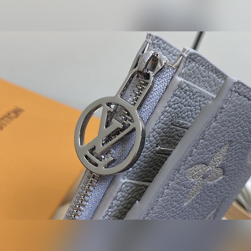 【臺灣貨】M13797芋泥紫（絲印） 全皮兩折錢包 Lisa 錢夾 用象征Mai