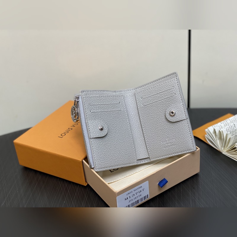 【臺灣貨】M13797芋泥紫（絲印） 全皮兩折錢包 Lisa 錢夾 用象征Mai