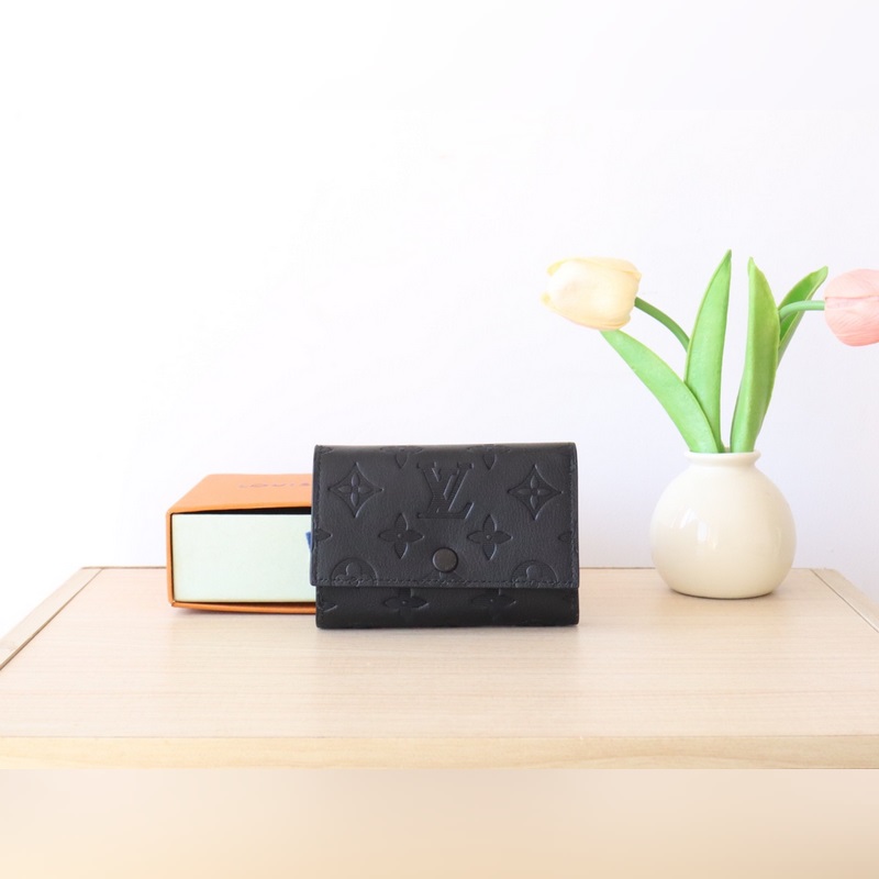 M12635Victor 錢包  這款優(yōu)雅的Victor錢包以Monogram