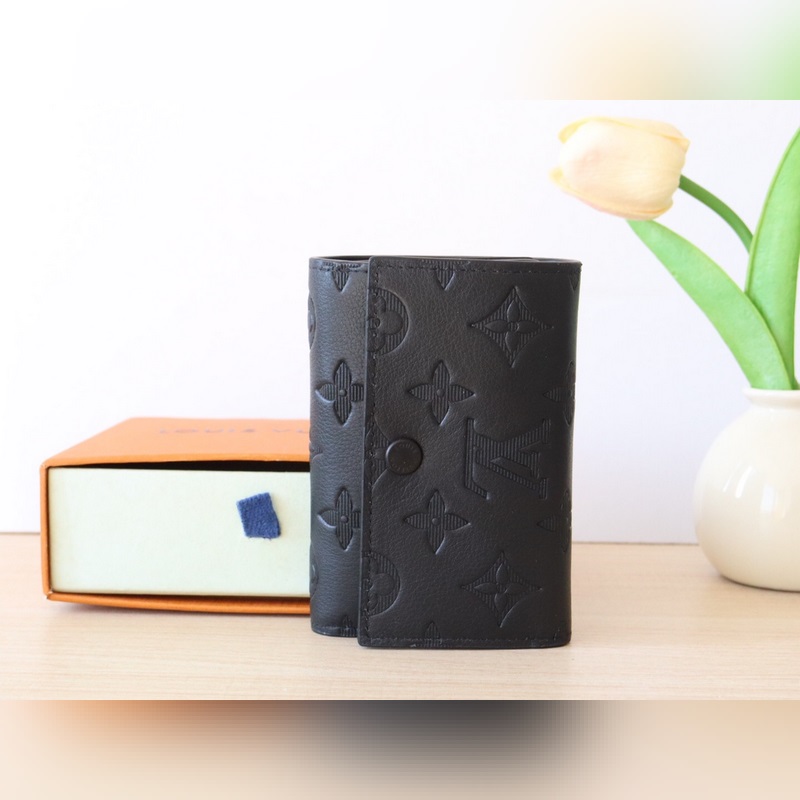 M12635Victor 錢包  這款優(yōu)雅的Victor錢包以Monogram