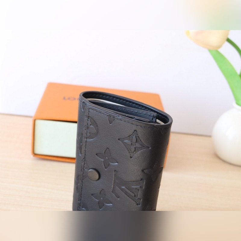 M12635Victor 錢包  這款優(yōu)雅的Victor錢包以Monogram