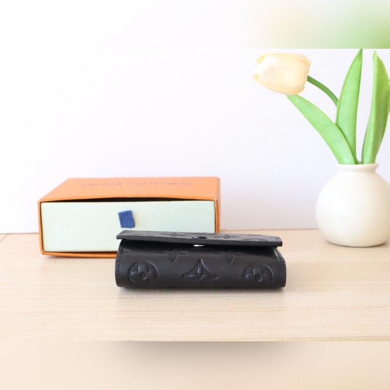 M12635Victor 錢包  這款優(yōu)雅的Victor錢包以Monogram