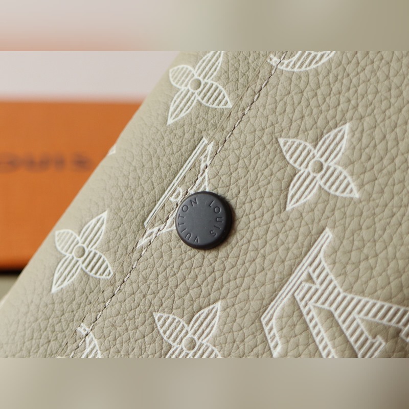 Victor 錢包M13216 這款優(yōu)雅的Victor錢包以Monogram