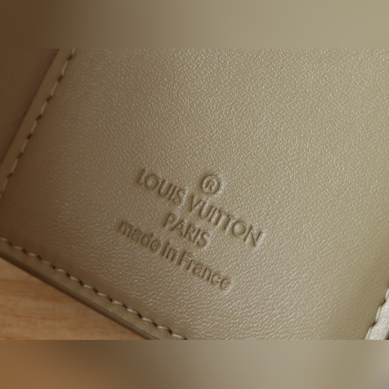 Victor 錢包M13216 這款優(yōu)雅的Victor錢包以Monogram