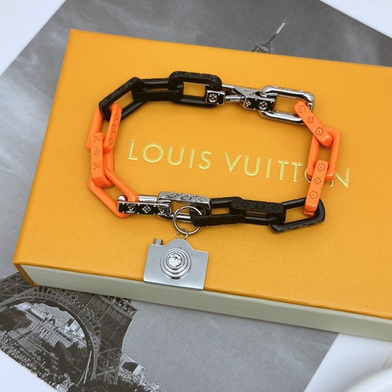 路易威登LV手鍊原單貨 專櫃新款開模潮流時尚必備 男女均可佩戴 情侶款同款 搖