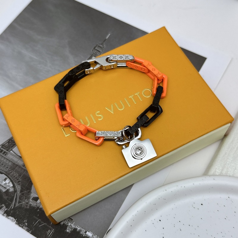 路易威登LV手鍊原單貨 專櫃新款開模潮流時尚必備 男女均可佩戴 情侶款同款 搖