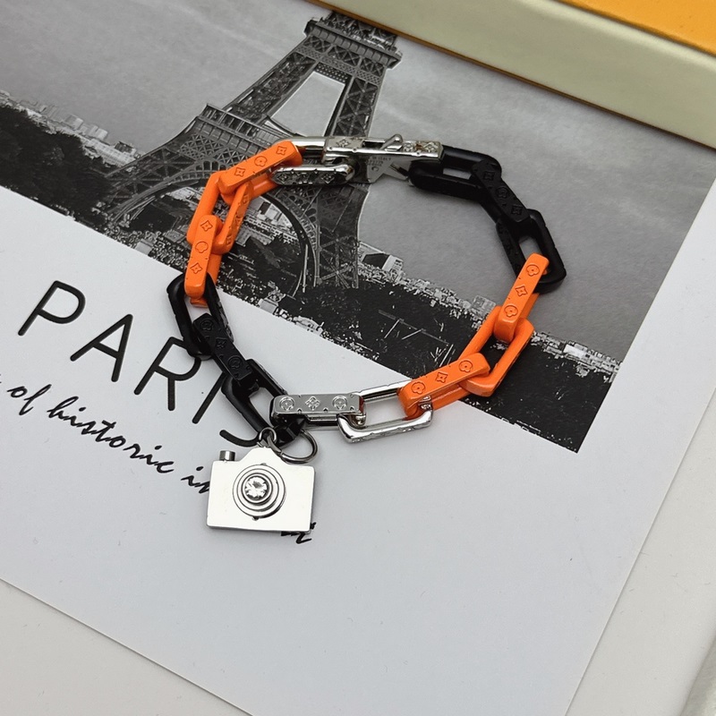 路易威登LV手鍊原單貨 專櫃新款開模潮流時尚必備 男女均可佩戴 情侶款同款 搖