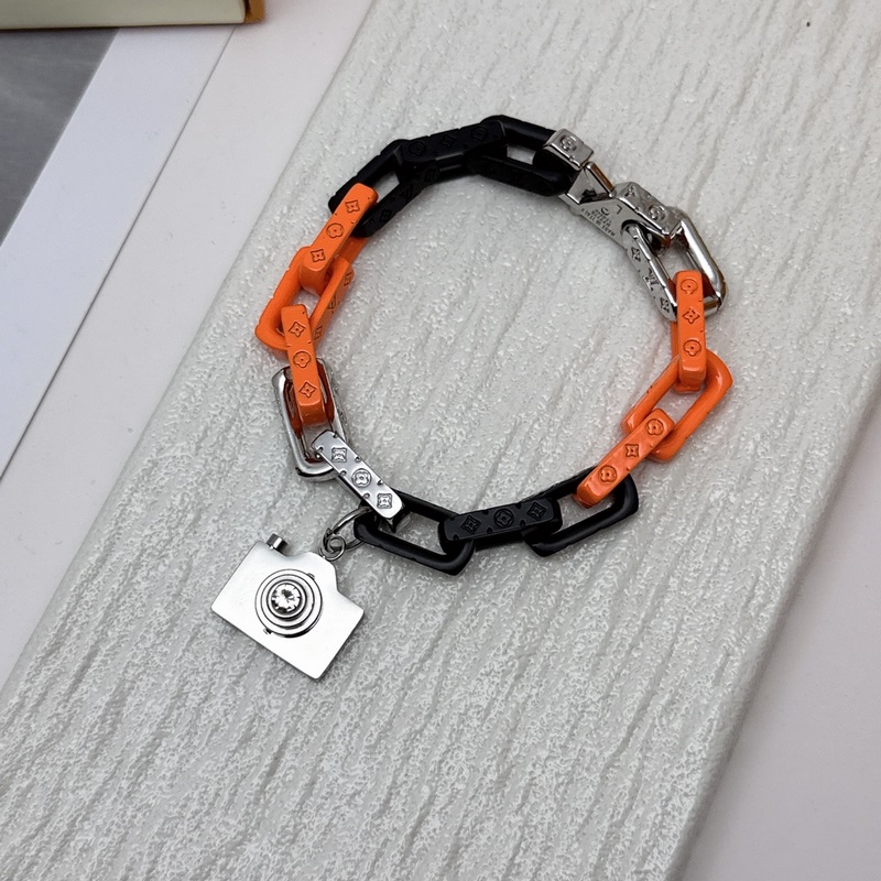 路易威登LV手鍊原單貨 專櫃新款開模潮流時尚必備 男女均可佩戴 情侶款同款 搖