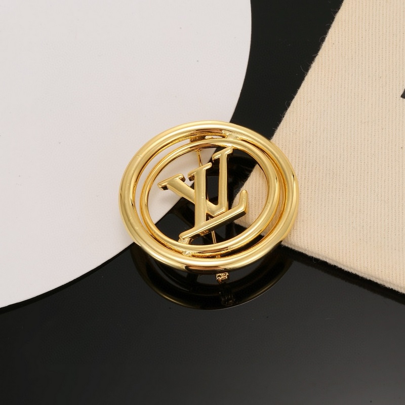 【精工版本】路易威登胸針 秉承精湛匠藝，以鍛造耀目 LV Twig 拋光色澤成就