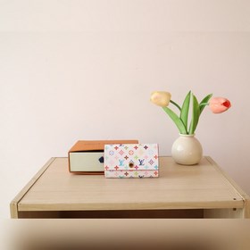 14092 三彩鑰匙包  錢包系列 本款鑰匙包出自路易威登 x 村上隆合作系列，