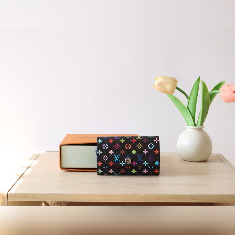 14092 三彩鑰匙包  錢包系列 本款鑰匙包出自路易威登 x 村上隆合作系列，