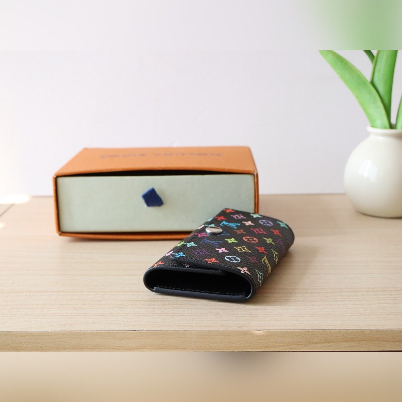 14092 三彩鑰匙包  錢包系列 本款鑰匙包出自路易威登 x 村上隆合作系列，