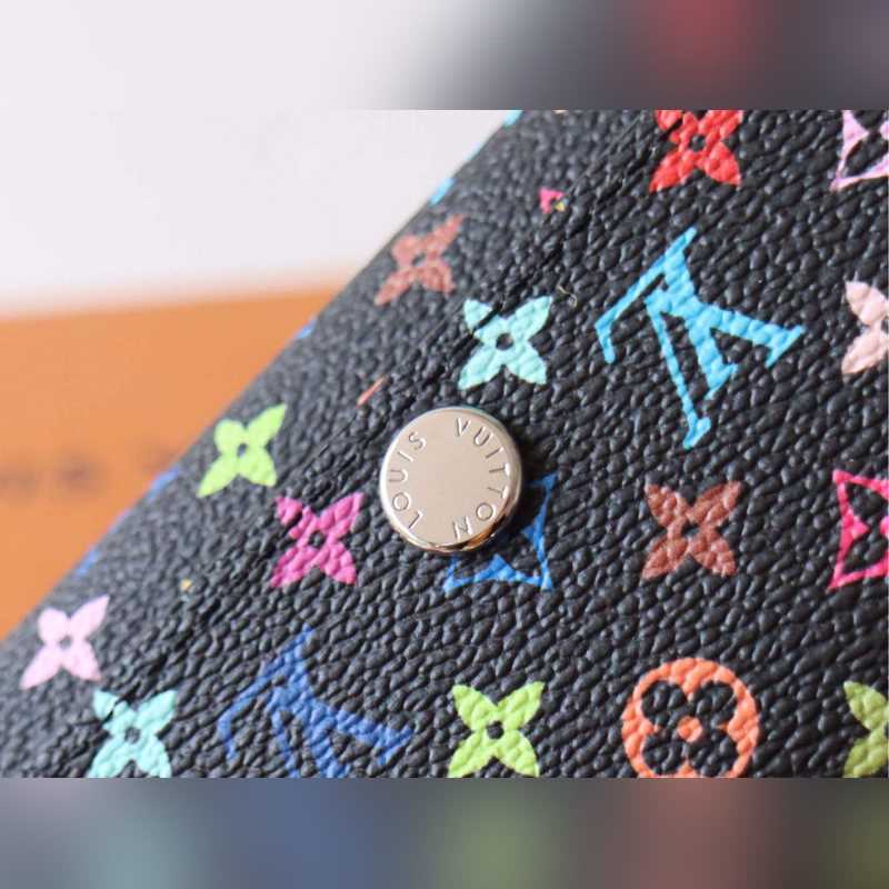 14092 三彩鑰匙包  錢包系列 本款鑰匙包出自路易威登 x 村上隆合作系列，