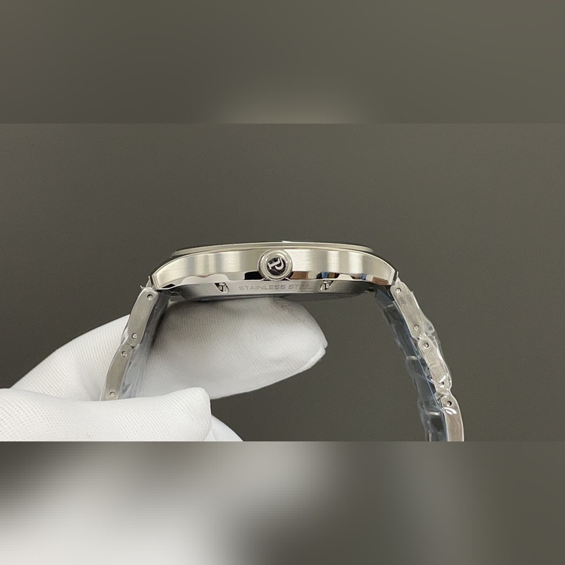 人稱小鸚鵡螺[旺柴]！(伯爵鋼王)一款優雅的運動腕錶，可商務亦可運動休閑。歡迎對