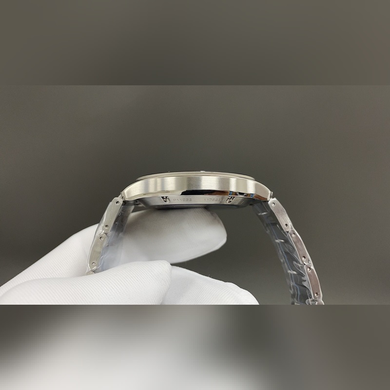 人稱小鸚鵡螺[旺柴]！(伯爵鋼王)一款優雅的運動腕錶，可商務亦可運動休閑。歡迎對