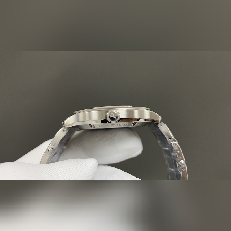 人稱小鸚鵡螺[旺柴]！(伯爵鋼王)一款優雅的運動腕錶，可商務亦可運動休閑。歡迎對