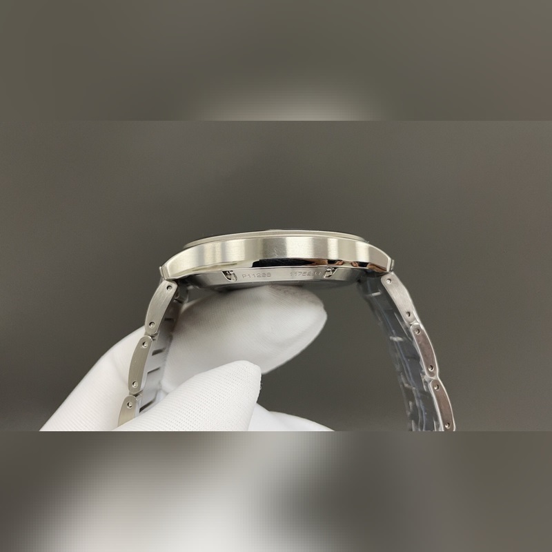 人稱小鸚鵡螺[旺柴]！(伯爵鋼王)一款優(yōu)雅的運動腕錶，可商務亦可運動休閑。歡迎對