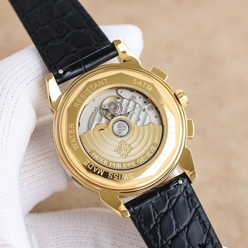百達翡麗Patek Philippe驚豔登場，42毫米的錶徑適配大衆男性手寸，非