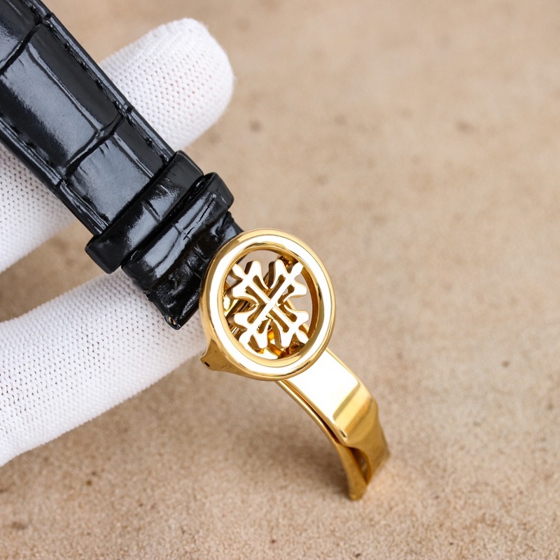 百達翡麗Patek Philippe驚豔登場，42毫米的錶徑適配大衆男性手寸，非