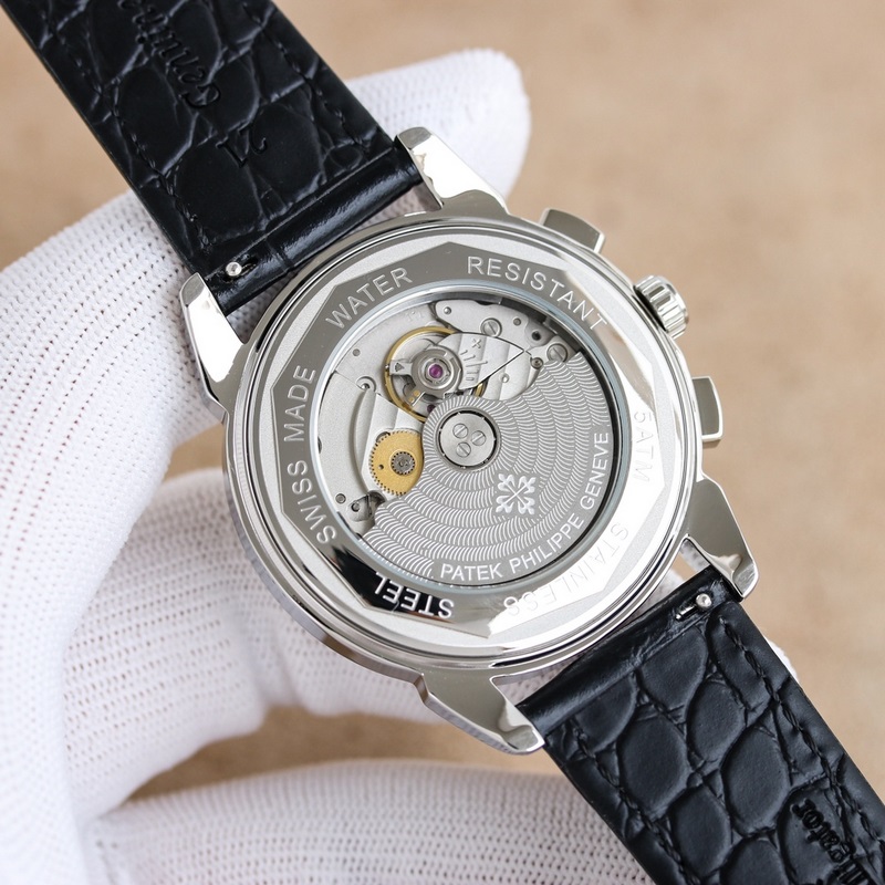 百達(dá)翡麗Patek Philippe驚豔登場(chǎng)，42毫米的錶徑適配大衆(zhòng)男性手寸，非