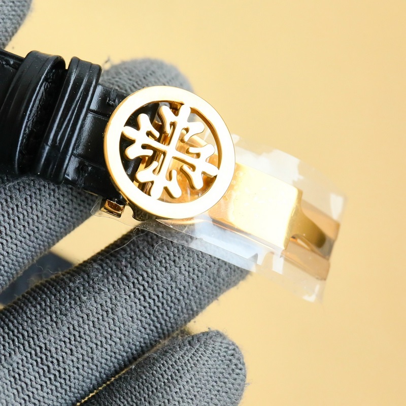 百達(dá)翡麗Patek Philippe驚豔登場(chǎng)，42毫米的錶徑適配大衆(zhòng)男性手寸，非