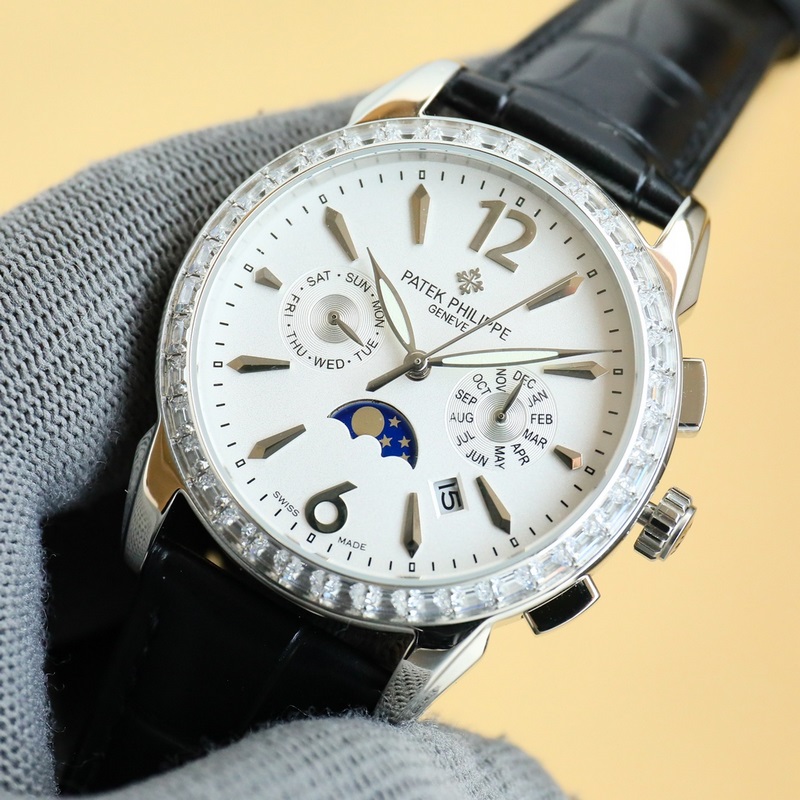 百達翡麗Patek Philippe驚豔登場，42毫米的錶徑適配大衆男性手寸，非