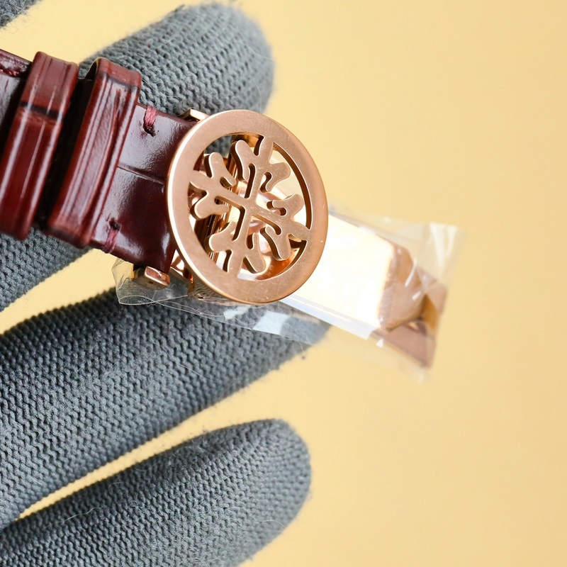 百達翡麗Patek Philippe驚豔登場，42毫米的錶徑適配大衆男性手寸，非