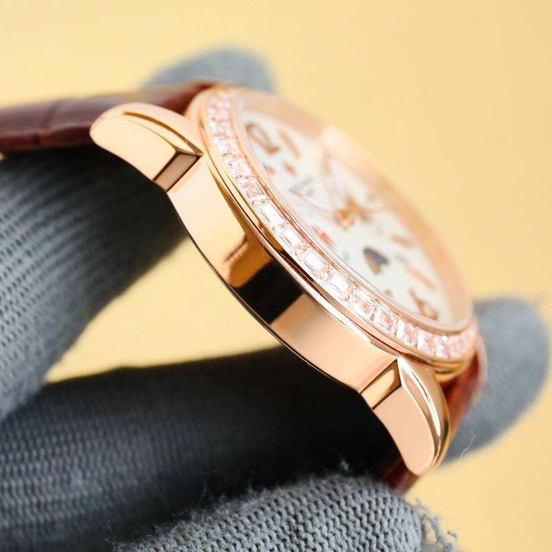 百達翡麗Patek Philippe驚豔登場，42毫米的錶徑適配大衆男性手寸，非