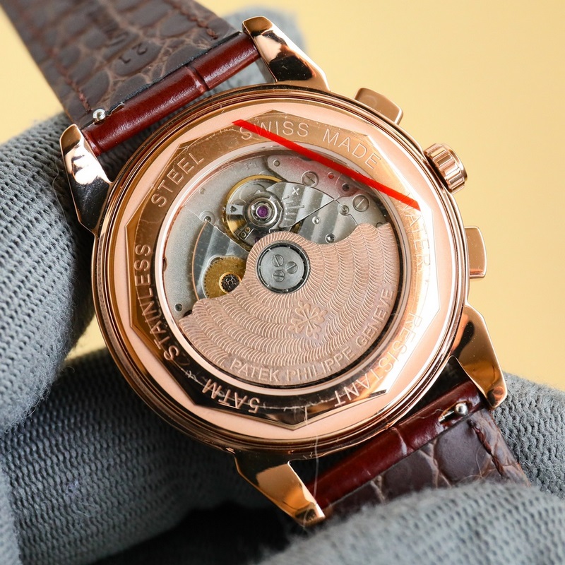 百達翡麗Patek Philippe驚豔登場，42毫米的錶徑適配大衆男性手寸，非