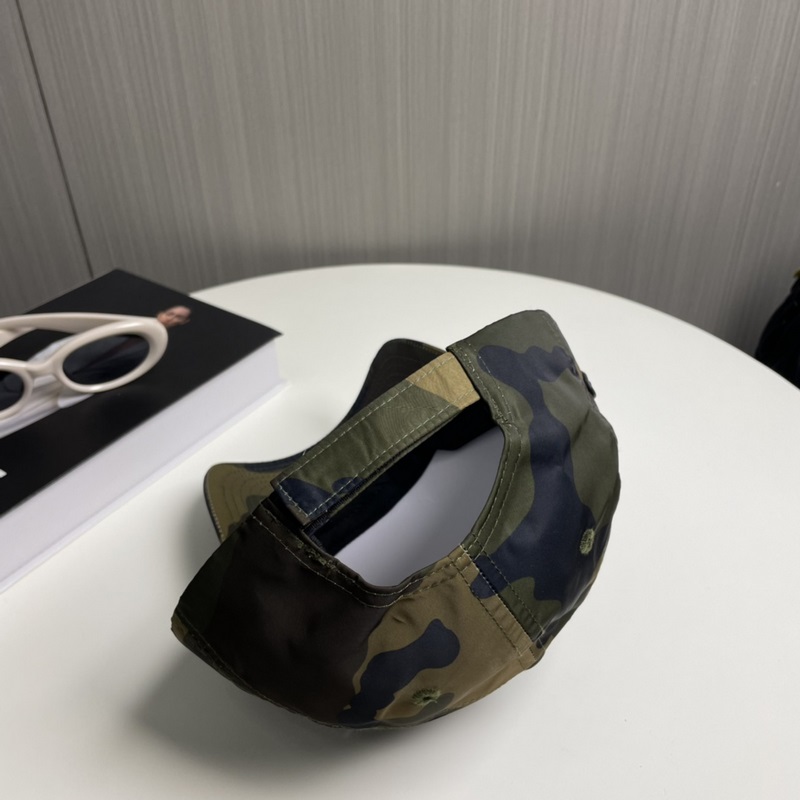 PRADA普拉達新款高版本炫酷迷彩三角標棒球帽 洋氣潮品，男女同款！