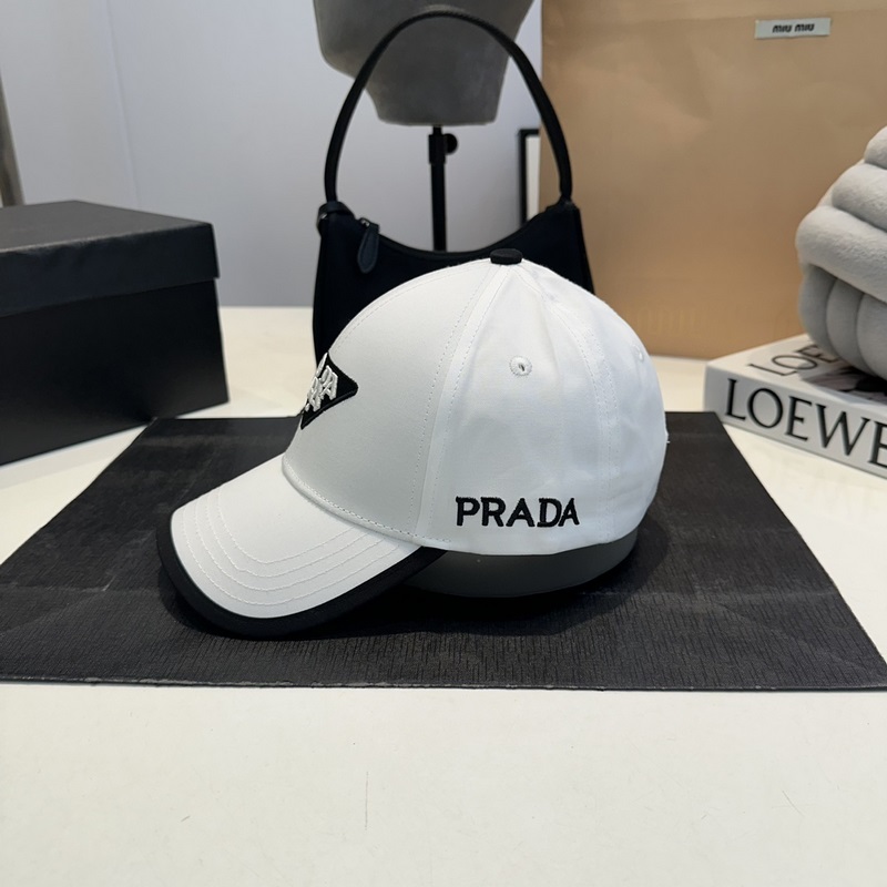 普拉達 PRADA 新品經(jīng)典棒球帽 代購版本！時尚潮流，高端做工！非一般的品質(zhì)，