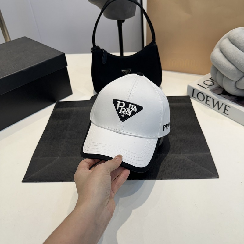 普拉達 PRADA 新品經(jīng)典棒球帽 代購版本！時尚潮流，高端做工！非一般的品質(zhì)，