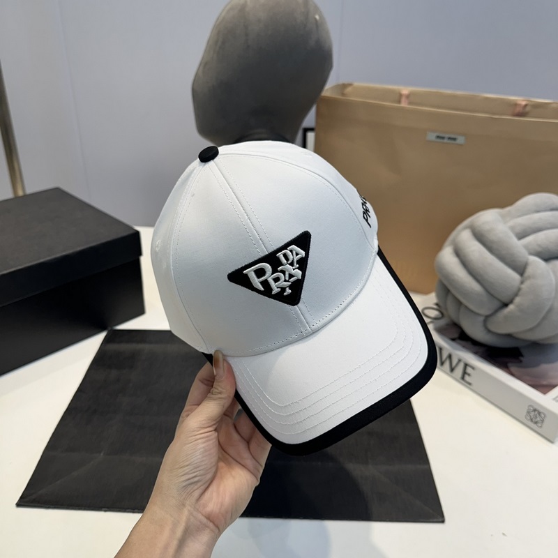 普拉達 PRADA 新品經(jīng)典棒球帽 代購版本！時尚潮流，高端做工！非一般的品質(zhì)，
