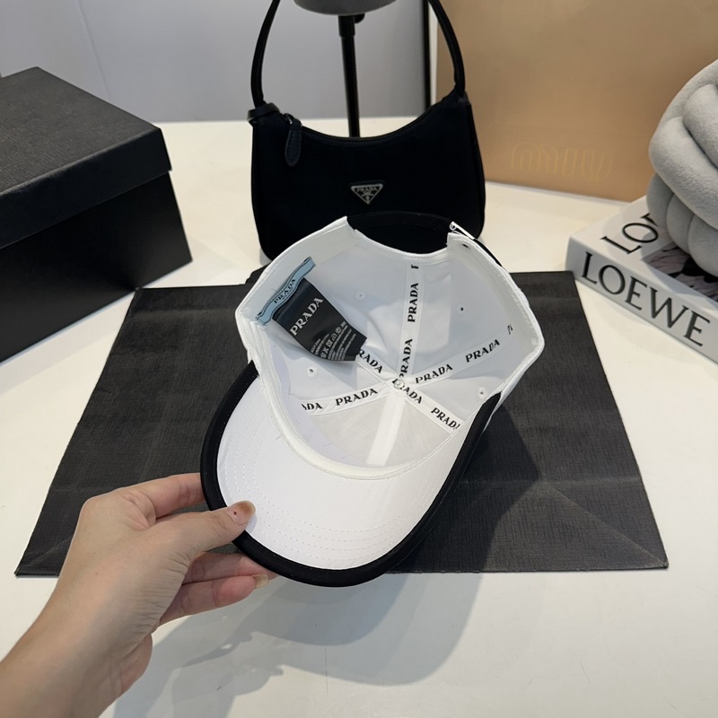普拉達 PRADA 新品經(jīng)典棒球帽 代購版本！時尚潮流，高端做工！非一般的品質(zhì)，